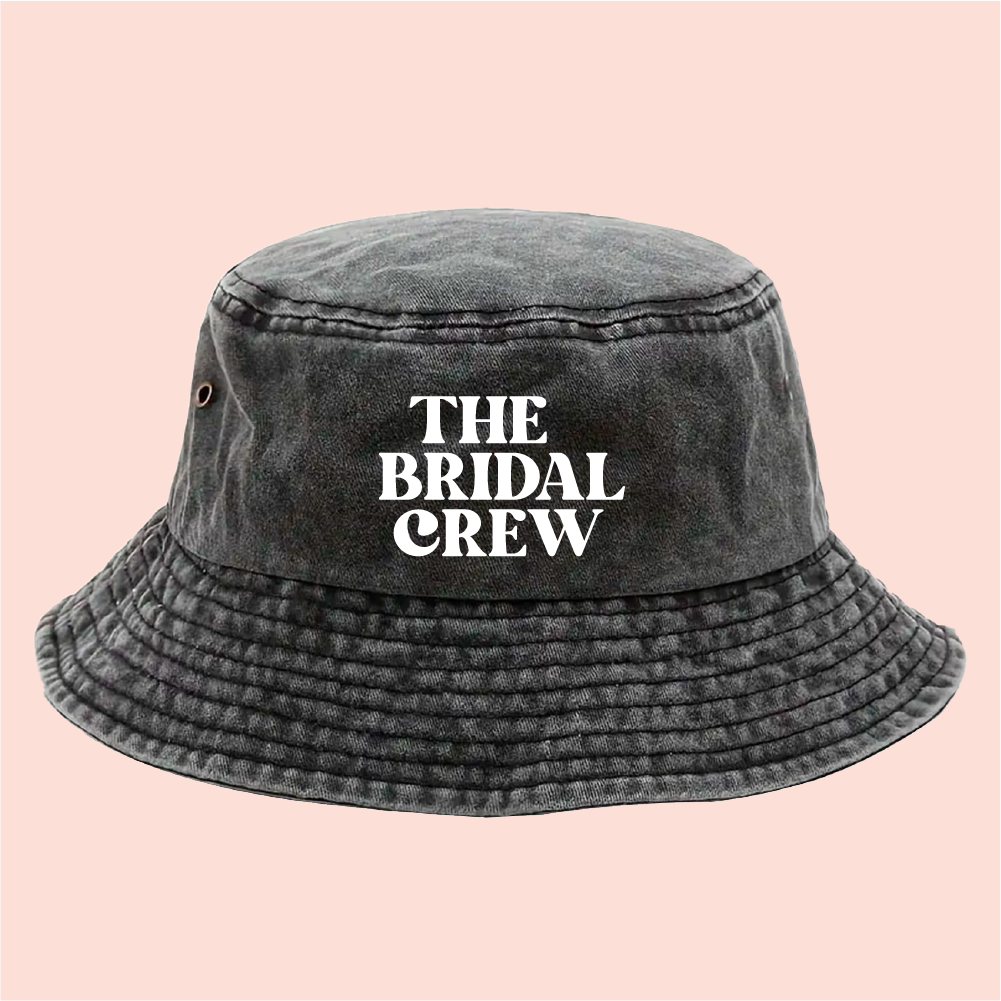 Bucket hat negro deslavado "The bridal crew"
