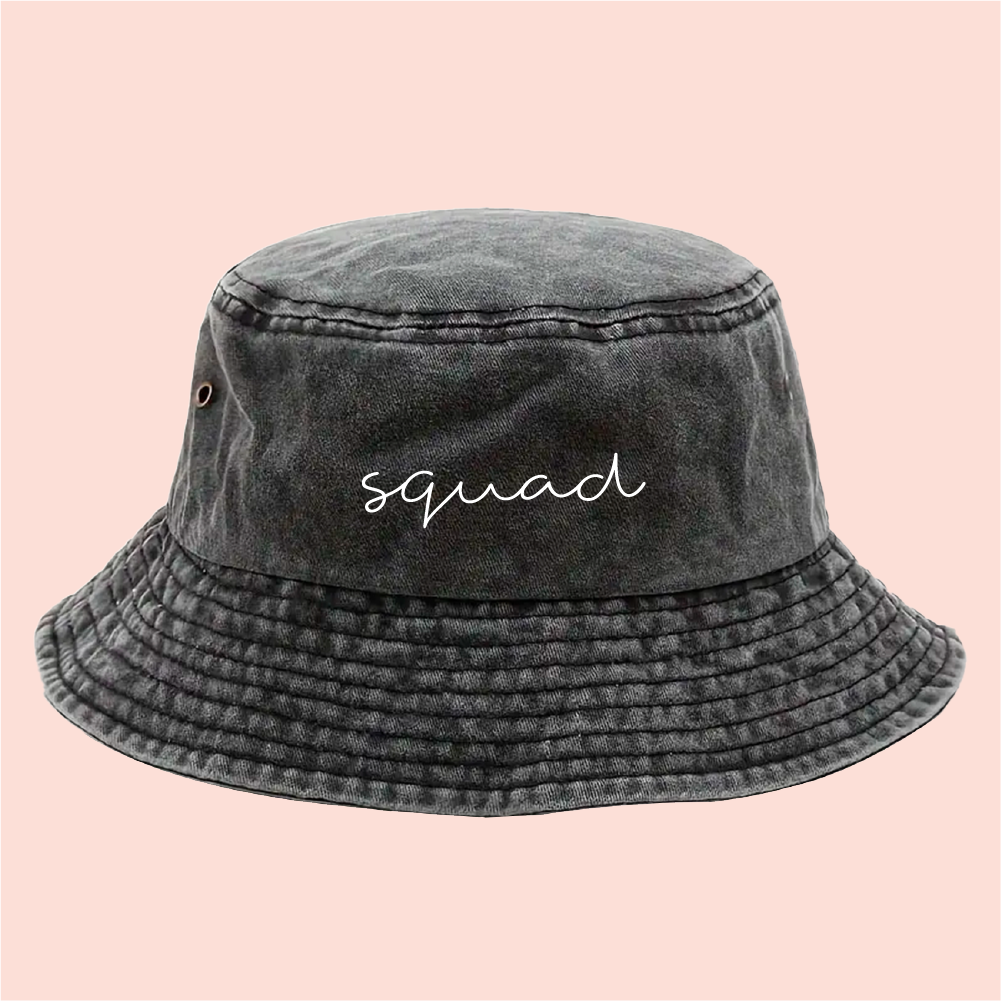 Bucket hat negro deslavado "squad"
