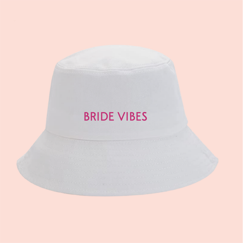 Bucket hat blanco "bride vibes"