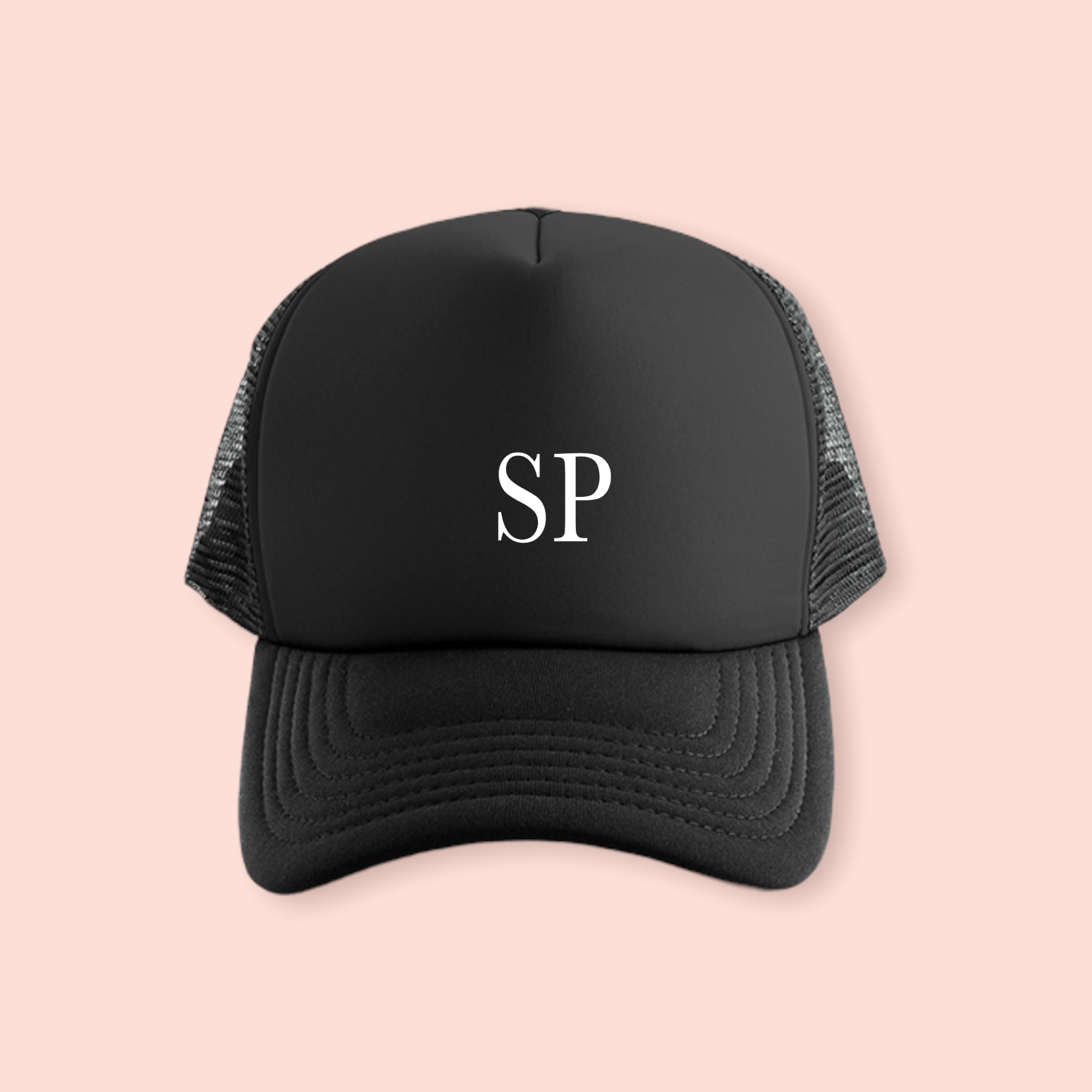 Gorra negra personalizada con iniciales