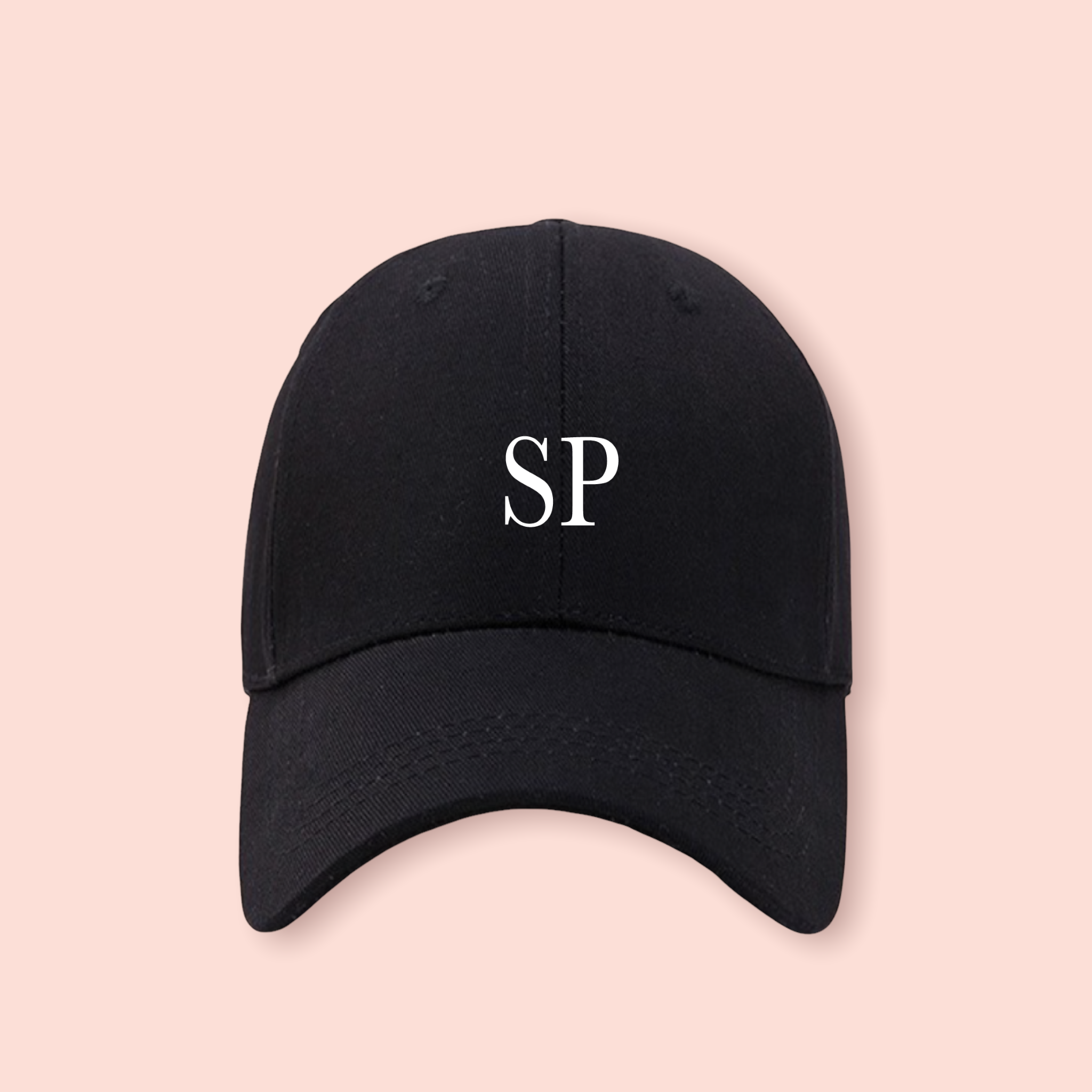 Gorra negra personalizada con iniciales