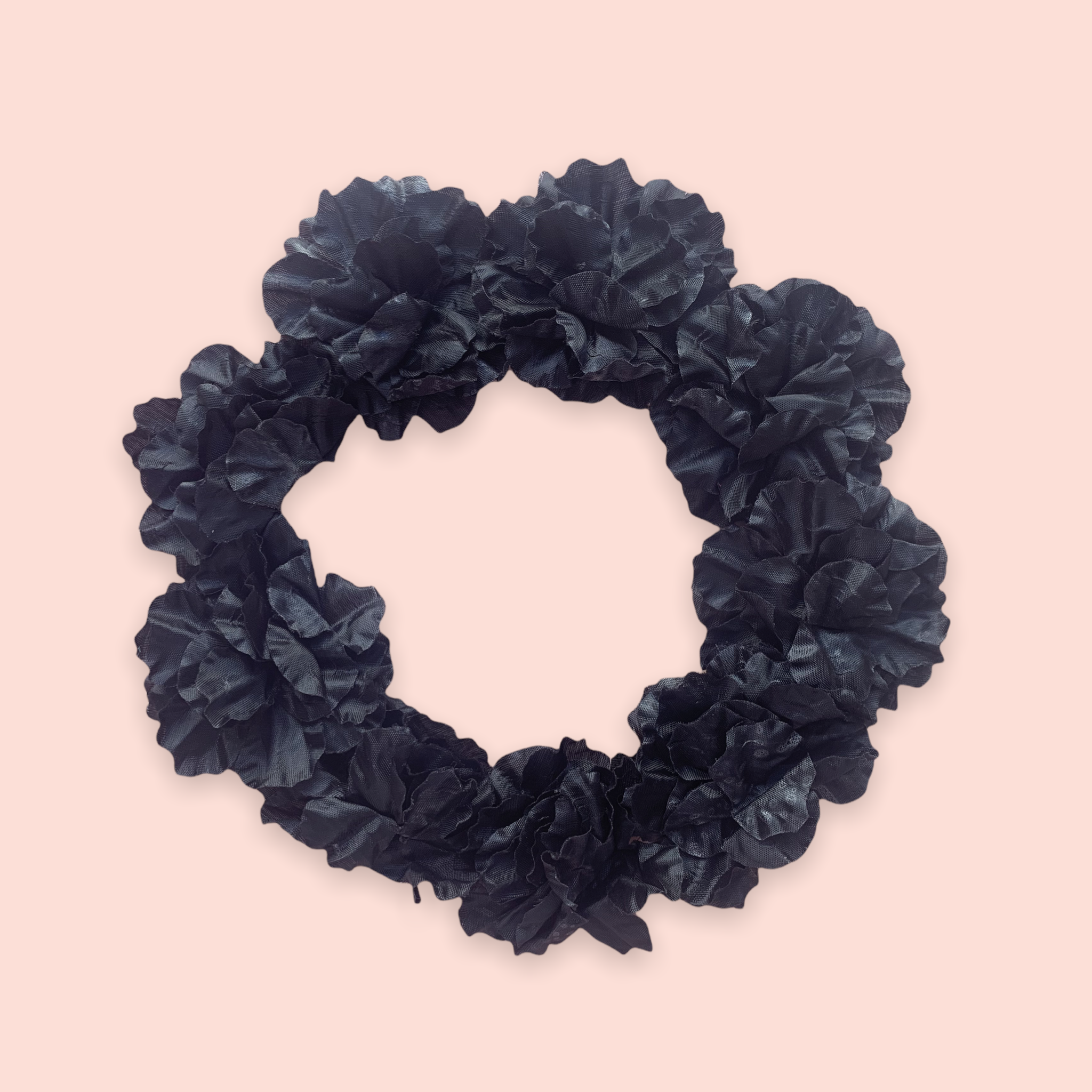 Corona de flores negra