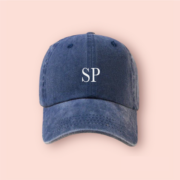 Gorra azul marino deslavada personalizada con iniciales