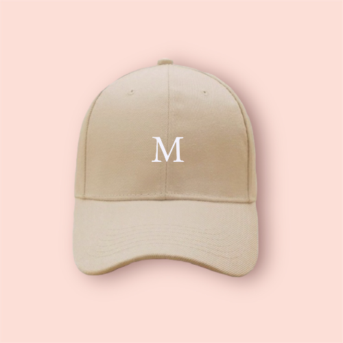 Gorra beige/nude personalizada con iniciales