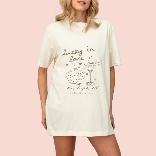 Playera oversize personalizada "lucky in love"