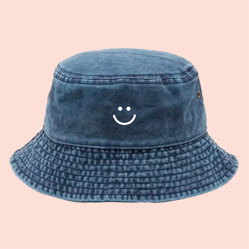 Bucket hat azul deslavado happy face