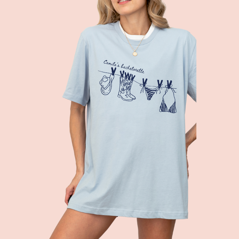 Playera oversize personalizada "Boots and Bikinis"