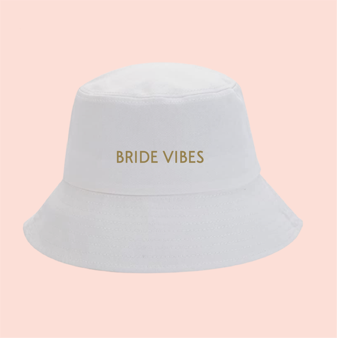 Bucket hat blanco "bride vibes"