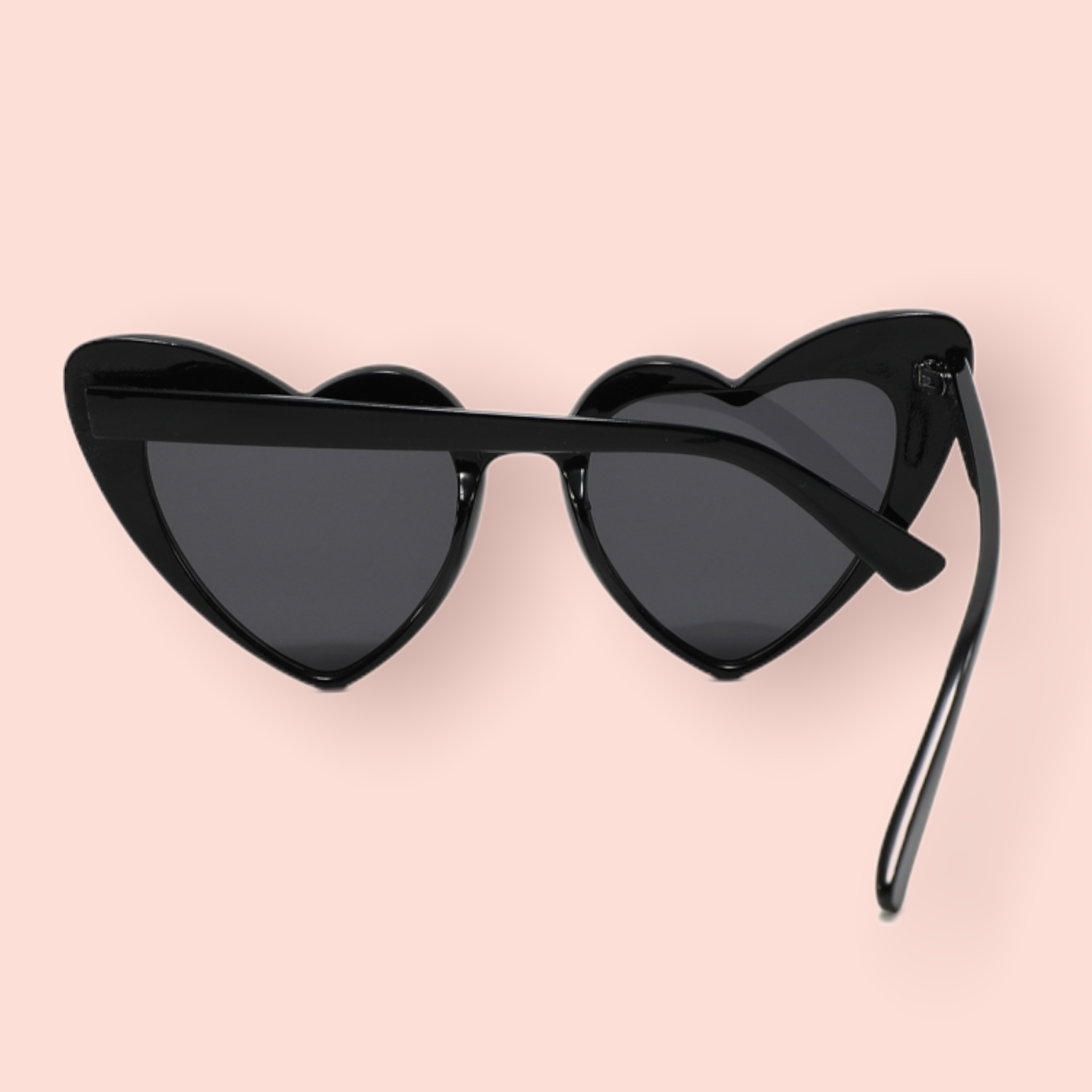 Lentes de sol negros forma de corazón