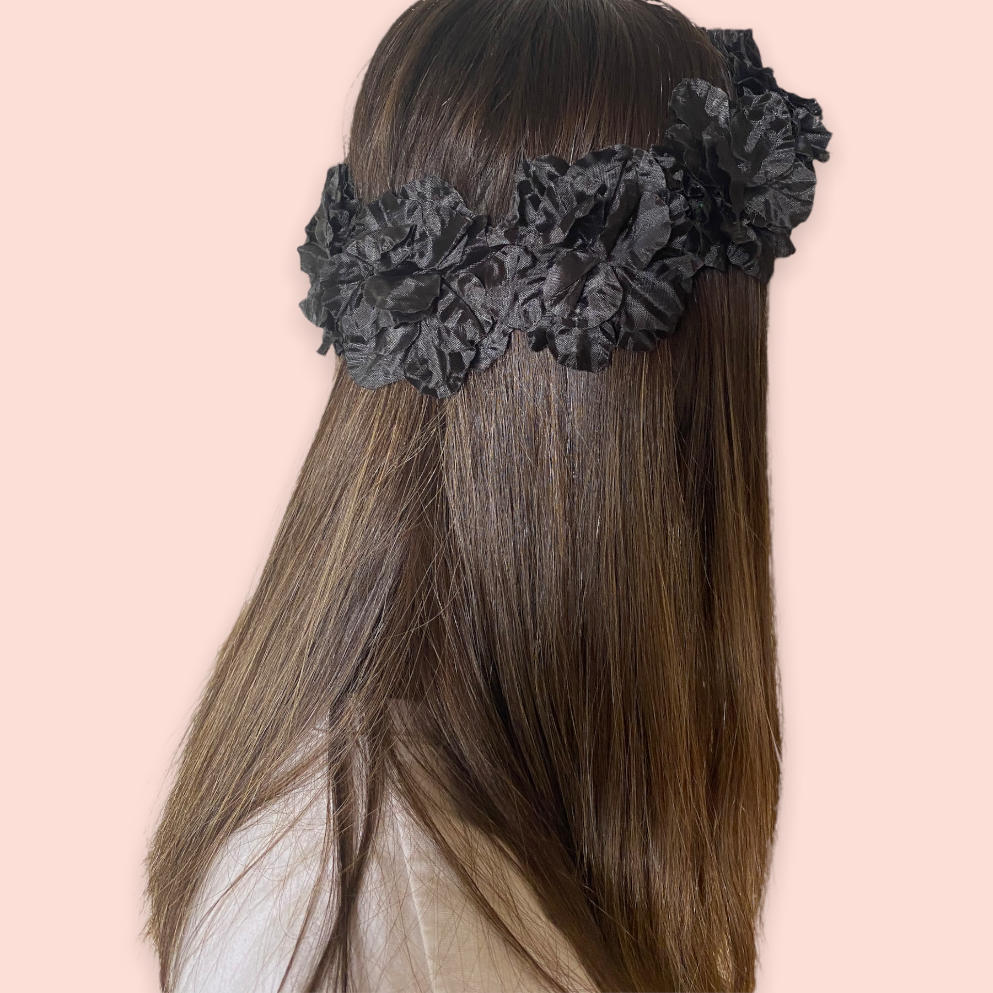 Corona de flores negra