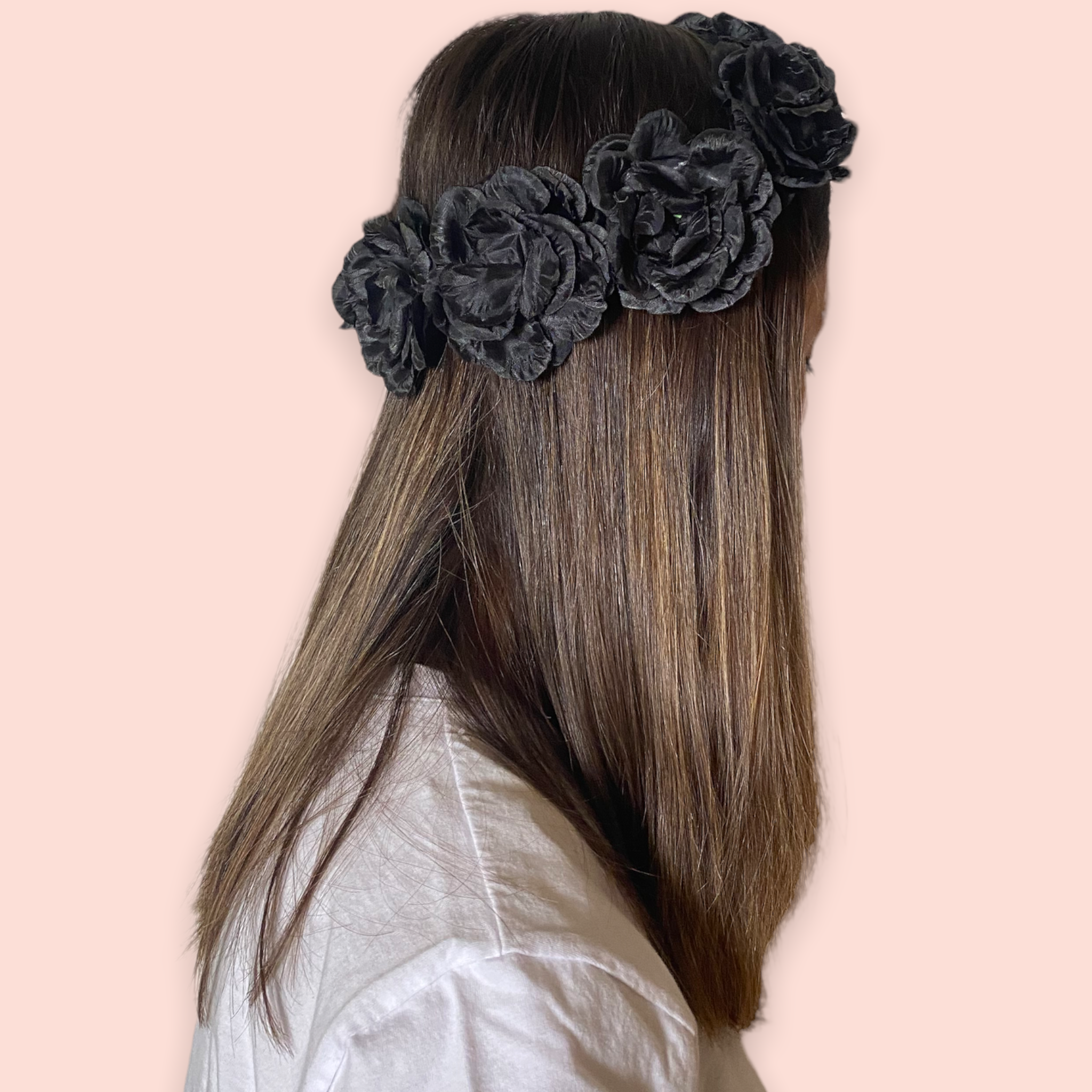 Corona de flores negra