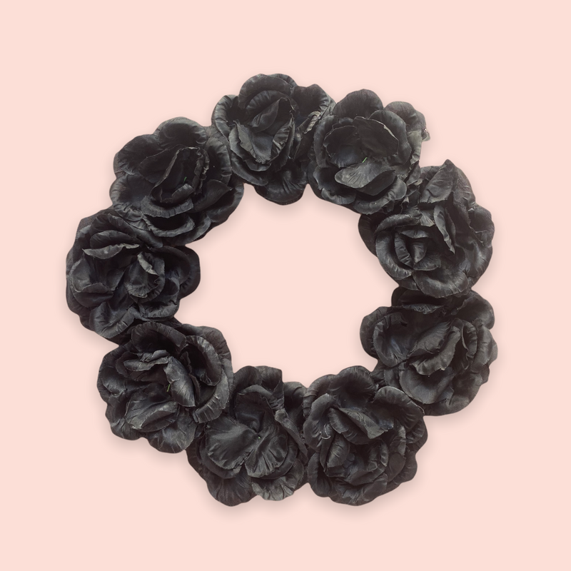 Corona de flores negra