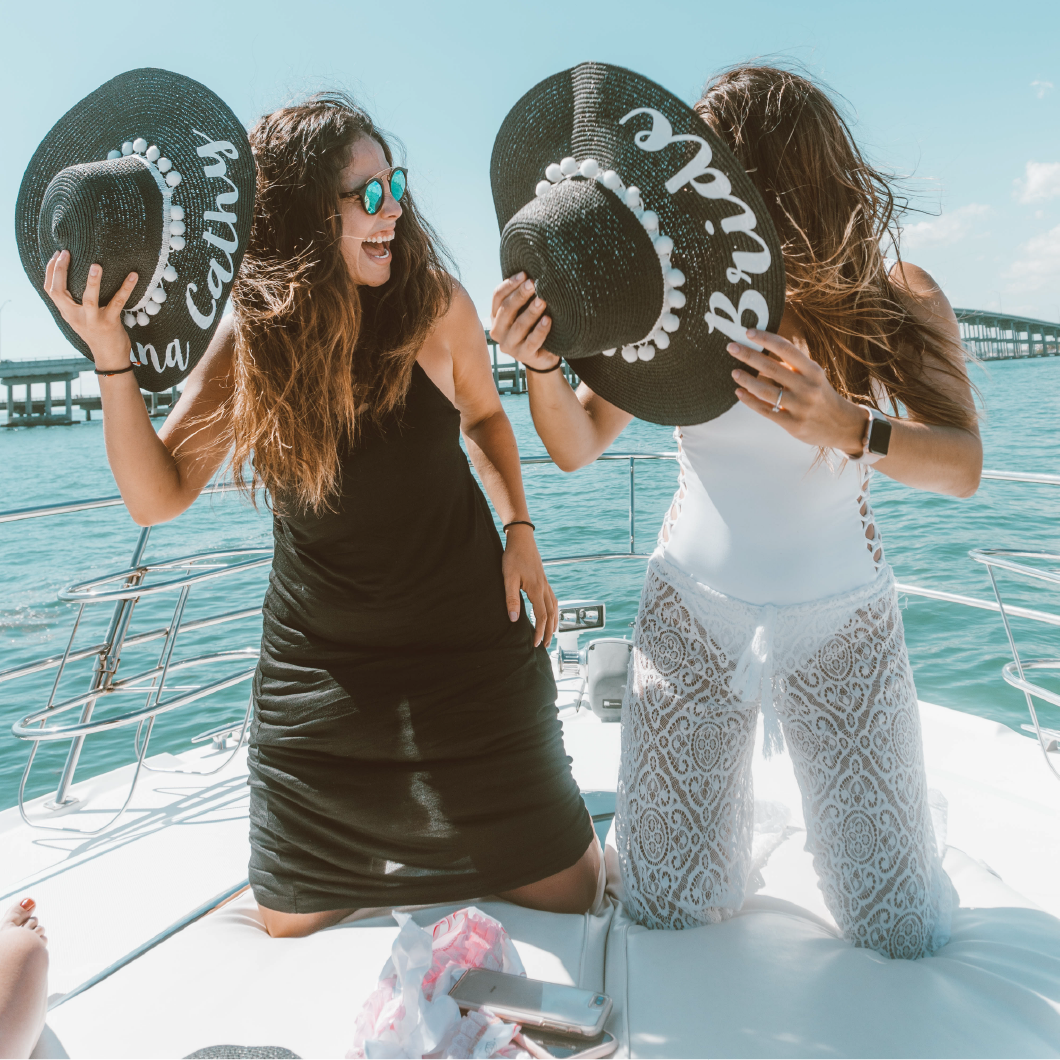 Sombrero playero negro personalizado texto blanco